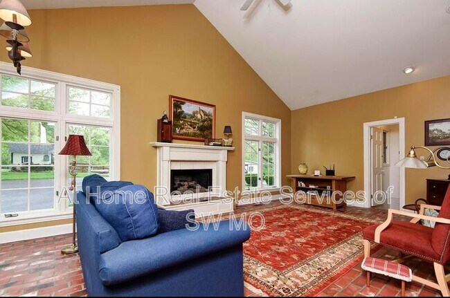 Building Photo - 4810 E Farm Rd 132