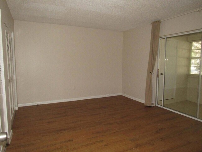 Building Photo - 2302 Sunrise Blvd