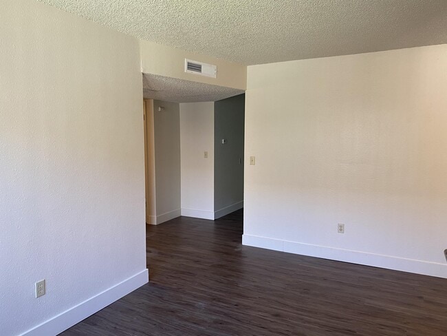 Building Photo - 3000 Jade Way