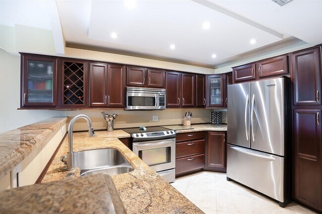 Building Photo - 2681 S Course Dr