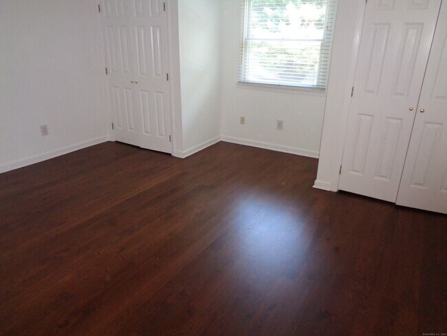 Building Photo - 531 Hollow Tree Ridge Rd