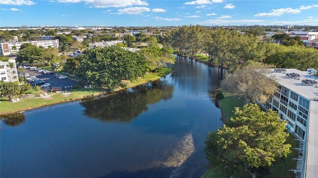 Building Photo - 1018 Durham A