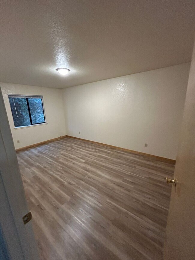 Building Photo - 1460 Larissa Cir