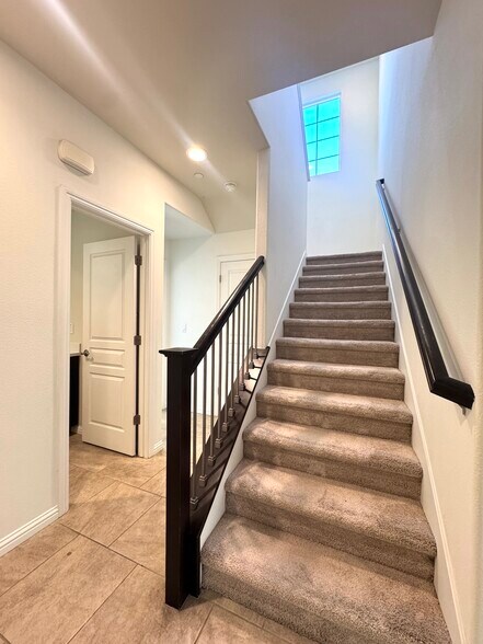 Building Photo - 2616 Admiral Cir