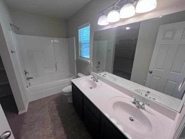 Building Photo - 133 Meadow Dr