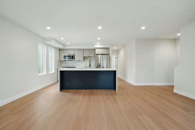 Building Photo - 8234 Blackburn Ave