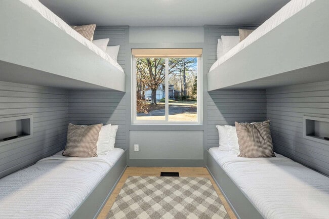 Building Photo - 89 Mayfair Dr