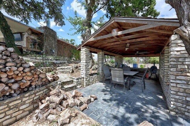 Building Photo - 8517 Grandview Dr