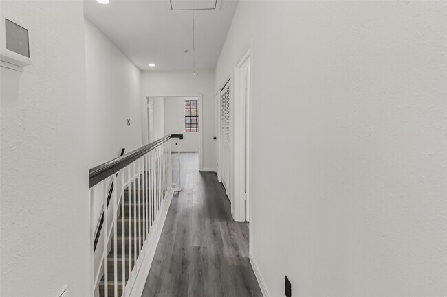 Building Photo - 8888 Benning Dr