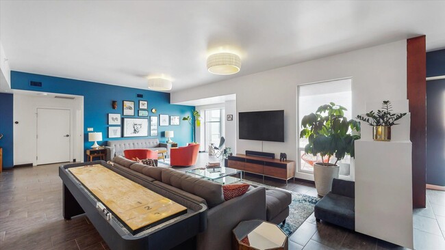Building Photo - 3,400 SQFT CONDO IN DOWNTOWN CHAMPAIGN W/ ...