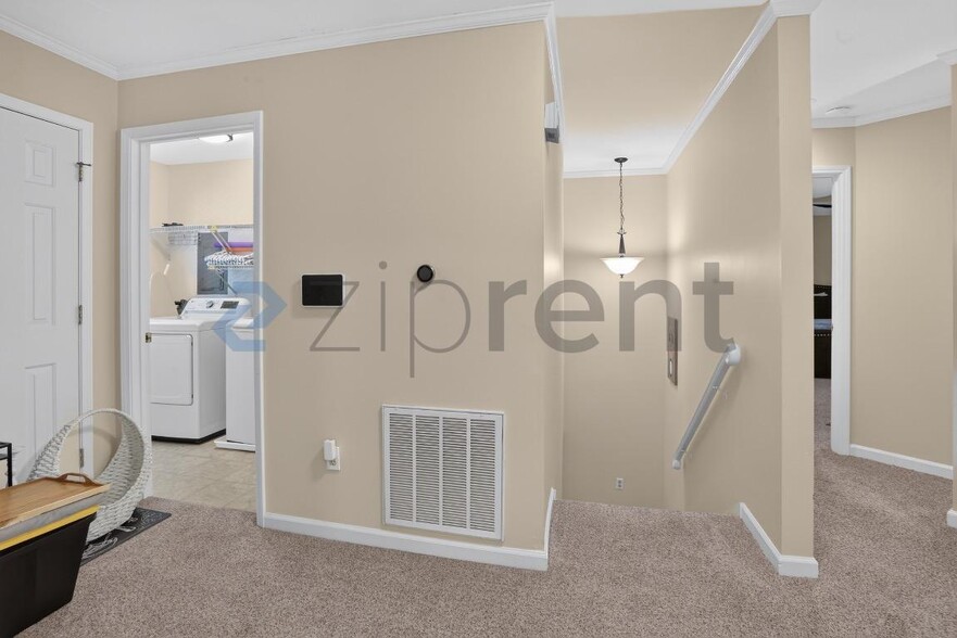 Building Photo - Unit