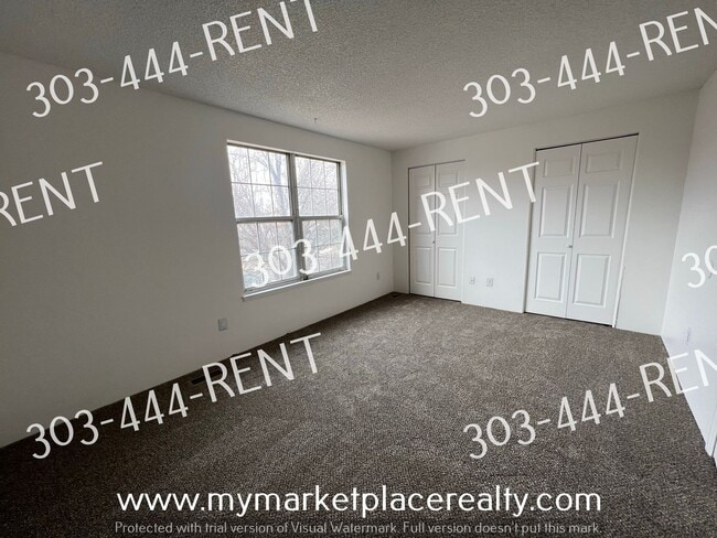 Building Photo - 3 Bedroom 2 Bath Bi-Level Home!
