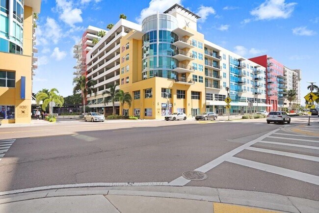 Building Photo - 1208 E Kennedy Blvd