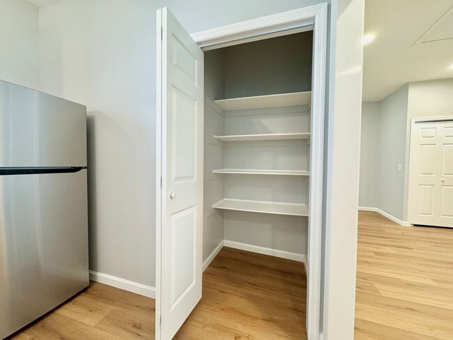 Building Photo - Your search ends here! Rent today!!