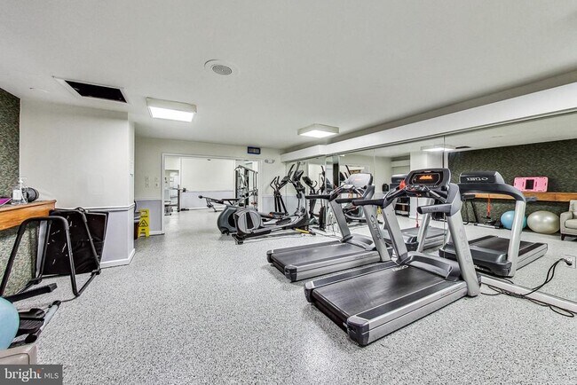 Building Photo - 5340 Holmes Run Pkwy