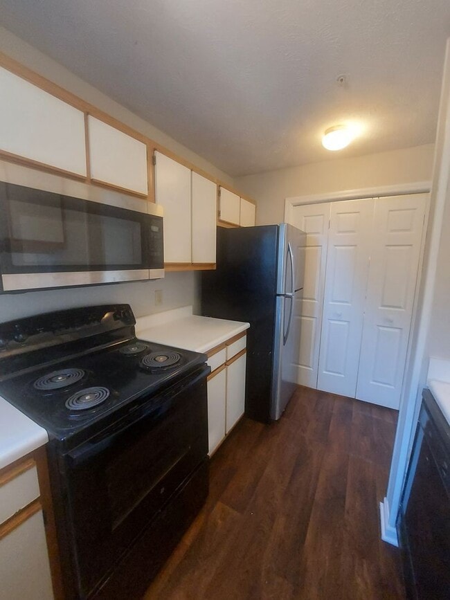 Building Photo - 300 Waterdown Dr