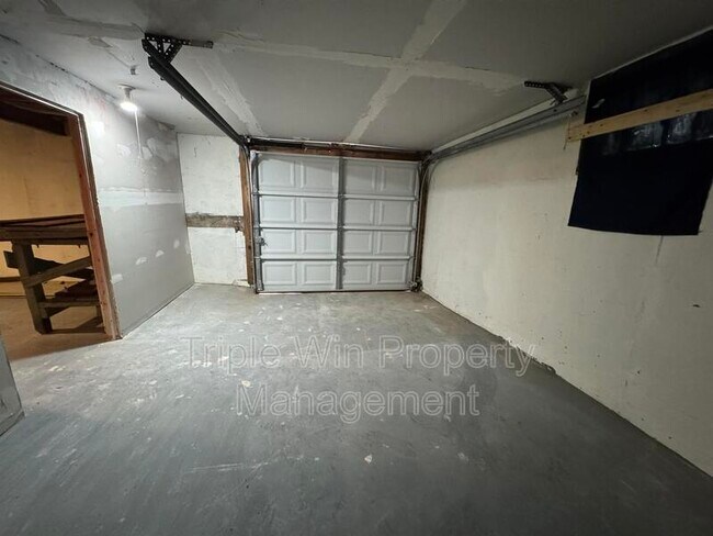 Building Photo - 6400 Myron Ave