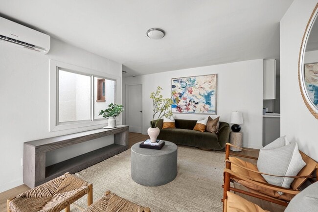 Building Photo - 1510 W 52nd St