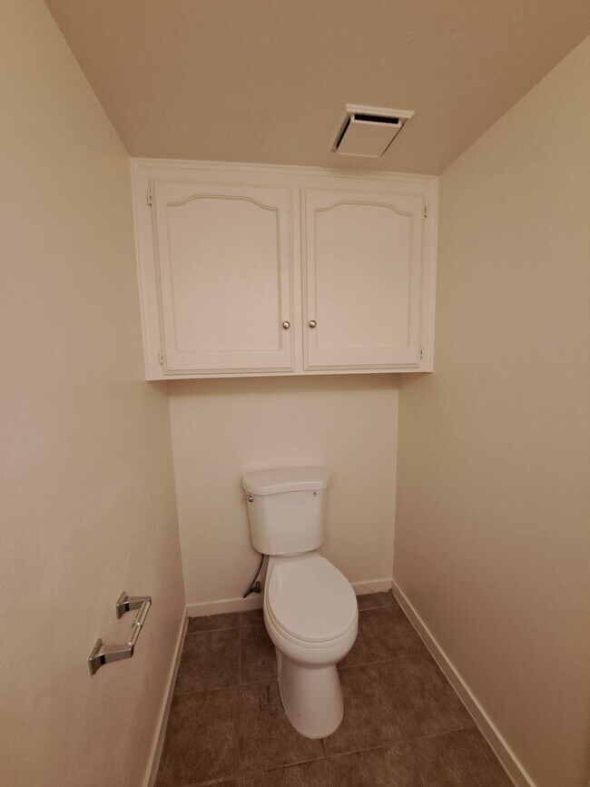 Building Photo - Stunning 2 Story Home with 3BR and a Backyard-Available Now!