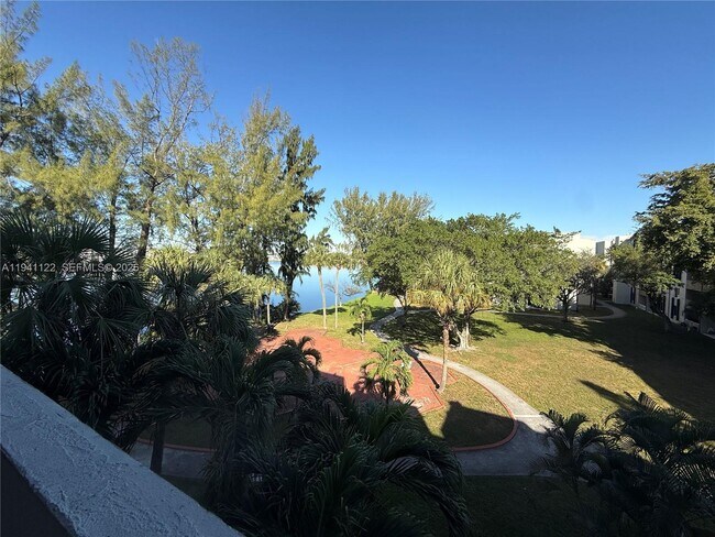 Building Photo - 10000 NW 80th Ct