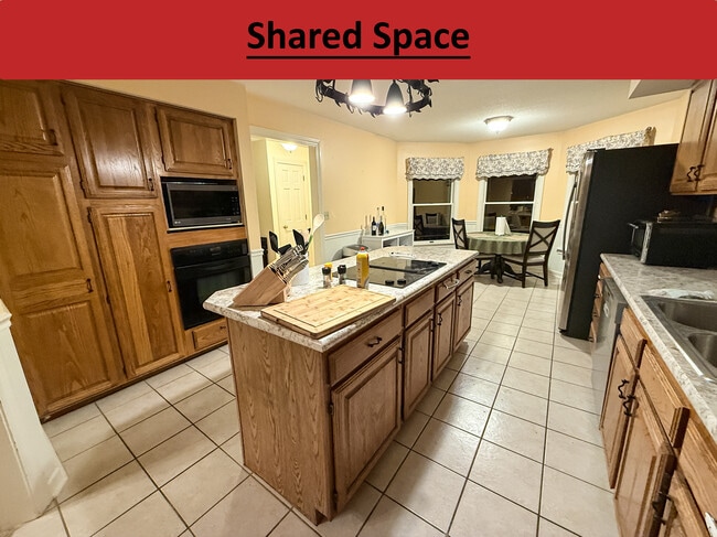 Building Photo - 1702 Garrison Pl