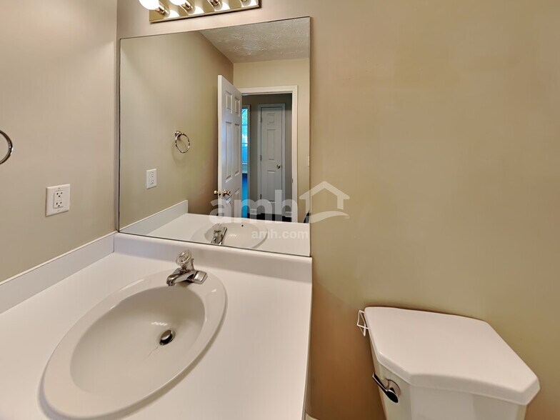 Building Photo - 3369 Woodtree Ln