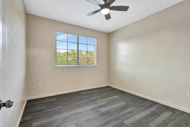 Building Photo - 9833 Baywinds Blvd