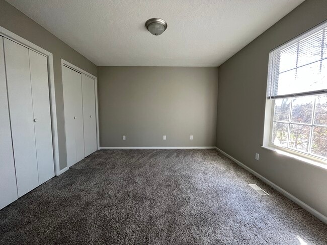 Building Photo - Rand 938 Townhomes