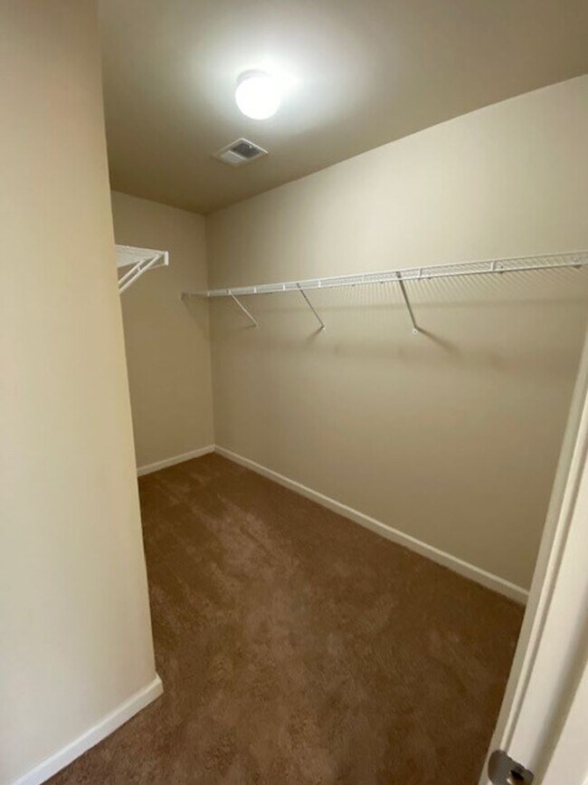 Building Photo - 4702 Southwind Rd