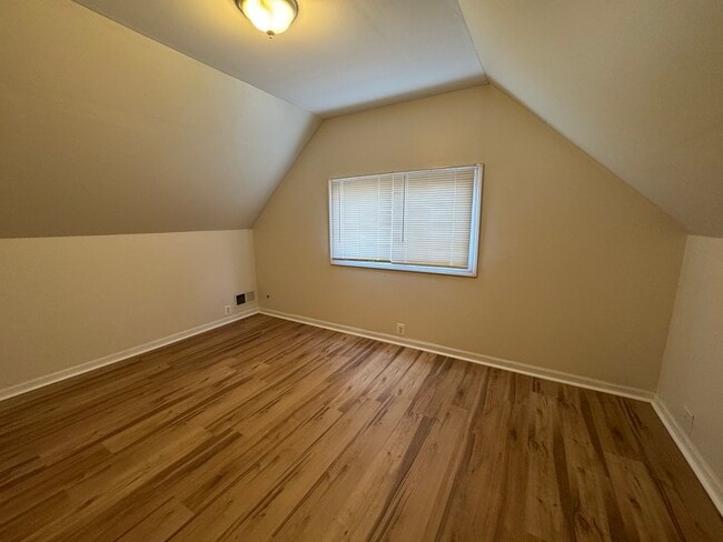 Building Photo - 5146 W Dakin St