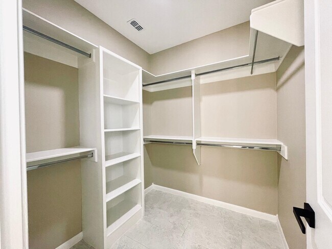 Building Photo - 1426 Los Estribos Dr