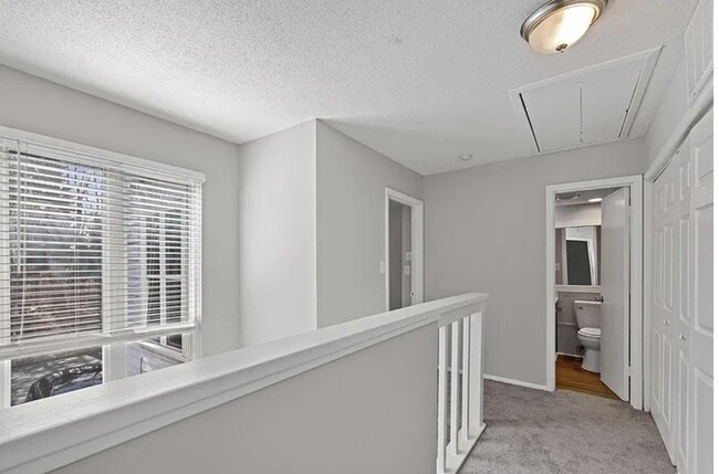 Building Photo - Welcome to this charming 2-bedroom, 1.5-ba...