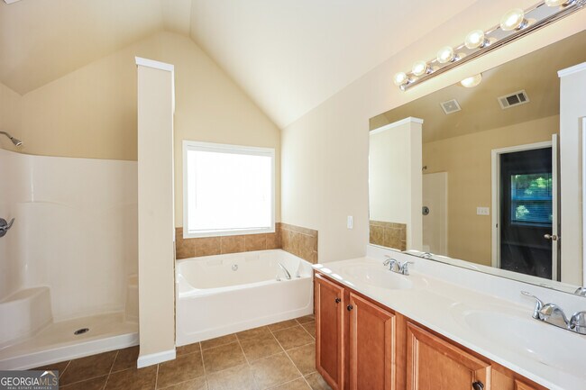 Building Photo - 106 Heritage Club Ln