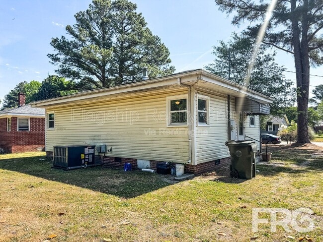 Building Photo - 1403 Clingman St