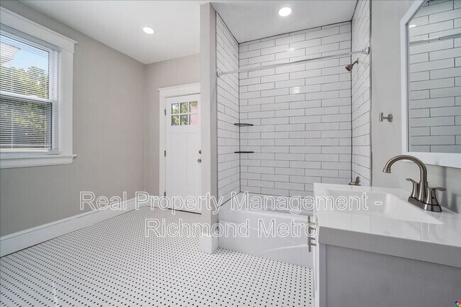 Building Photo - 1313 N 35th St