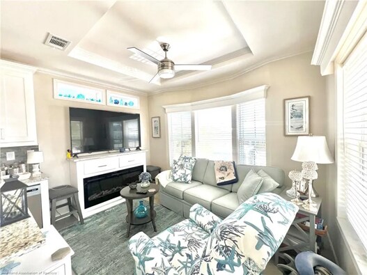 Building Photo - 4637 W Palm Dr