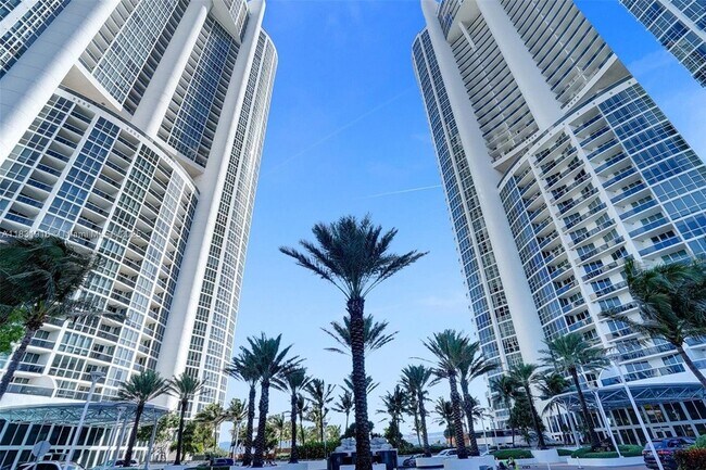 Building Photo - 18101 Collins Ave