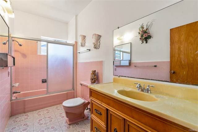 Full Bathroom - 236 W 12th St