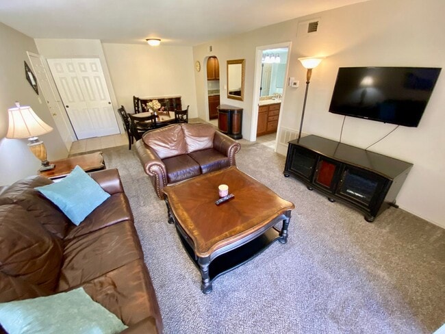 Building Photo - Furnished Scottsdale One Bedroom Condo For Long or Short Term (Min 3 Months)