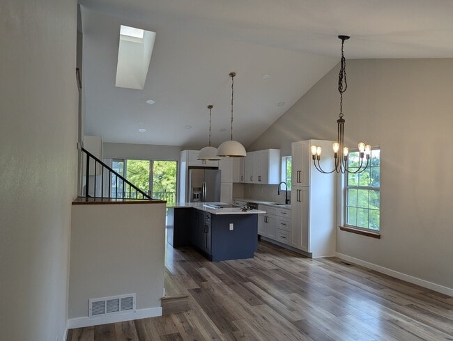 Building Photo - Fully Updated Littleton Home with Mountain...
