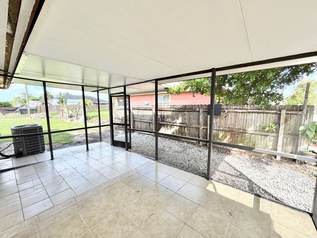 Building Photo - PIKUS (1931 Sunshine Blvd)