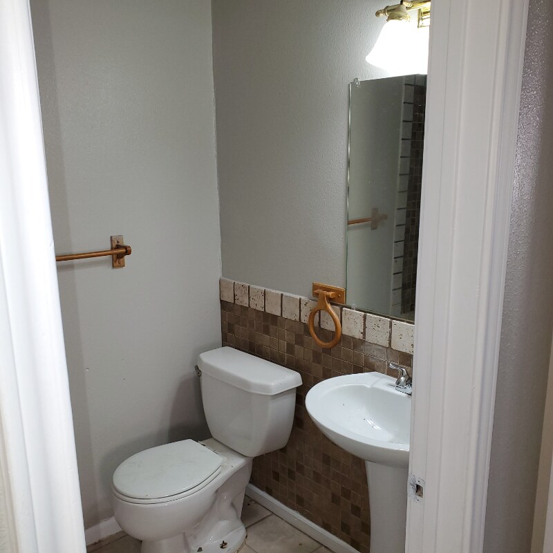 Building Photo - 1046 Lemon Tree St