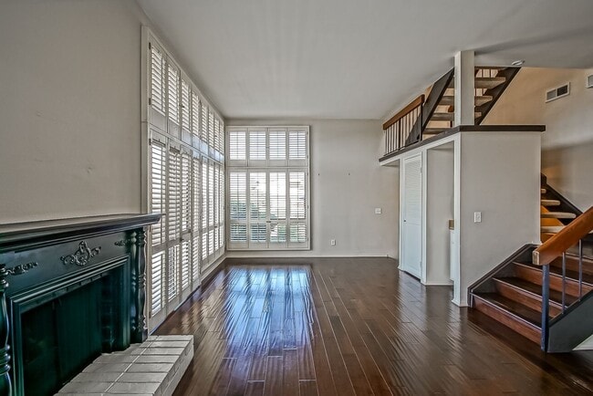 Building Photo - REMODELED, SPACIOUS & BRIGHT OCEAN-FACING CONDO IN BEAUTIFUL COMPLEX PERCHED ABOVE HOLLYWOOD RIVI...