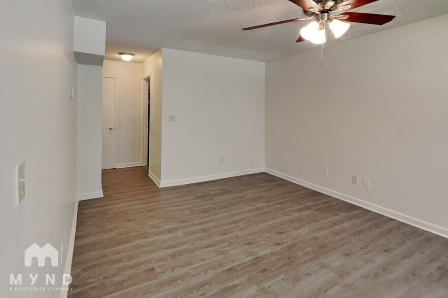 Building Photo - 5561 Northcut Dr