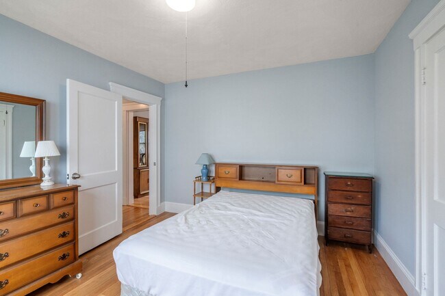 Building Photo - 35 Trapelo St