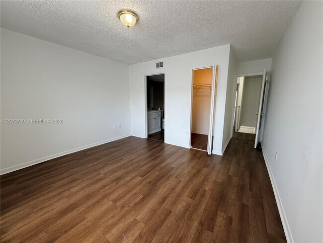 Building Photo - 2710 W 76th St