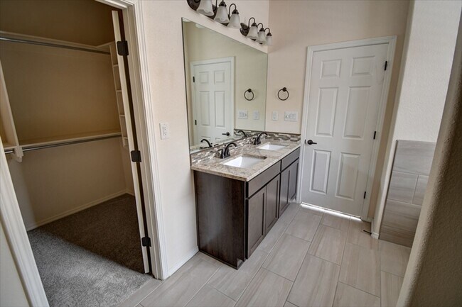 Building Photo - 4461 Golden Eagle Loop NE