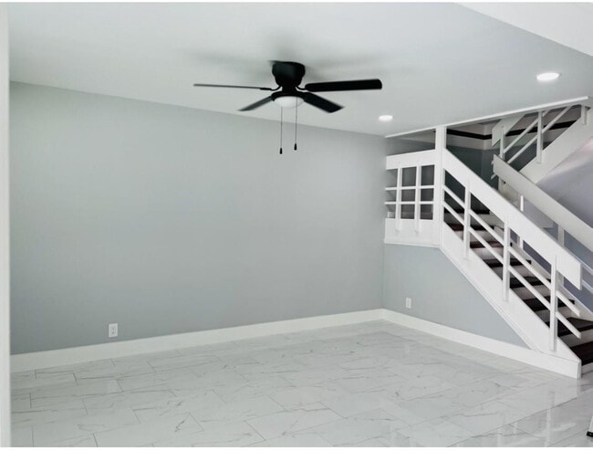 Building Photo - 314 Sunshine Dr