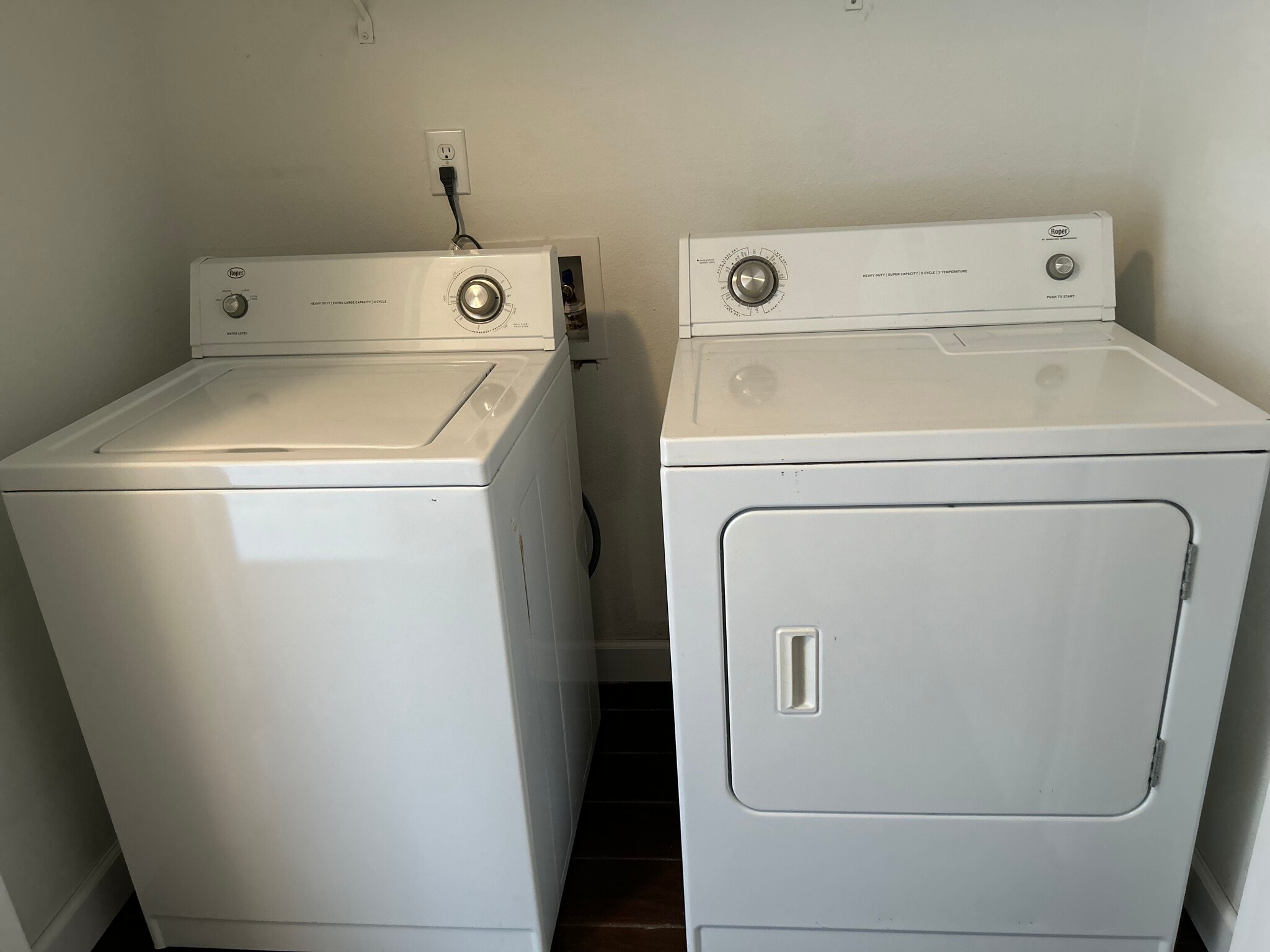 Building Photo - 1313 Saint Andrews Ln