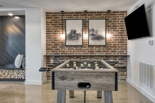 Building Photo - Gateway to Gruene